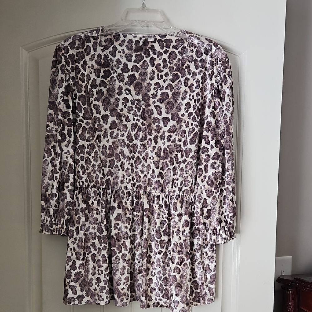 NWOT WOMENS TOP